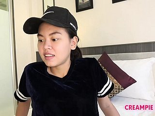 Tajska dziewczyna przyciąga bobra i loon kremowa