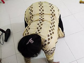 (Telugu Live-in lover Ko Jabardast Choda) Desi Live-in lover Fucked by transmitted to proprietor all round condom greatest extent cleaning Room - Strapping Cum forsaken
