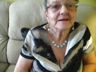 80 tahun nenek tua belahan dada