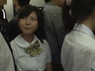 studente giapponese ottiene cattivo whisk broom uno sconosciuto on every side un autobus